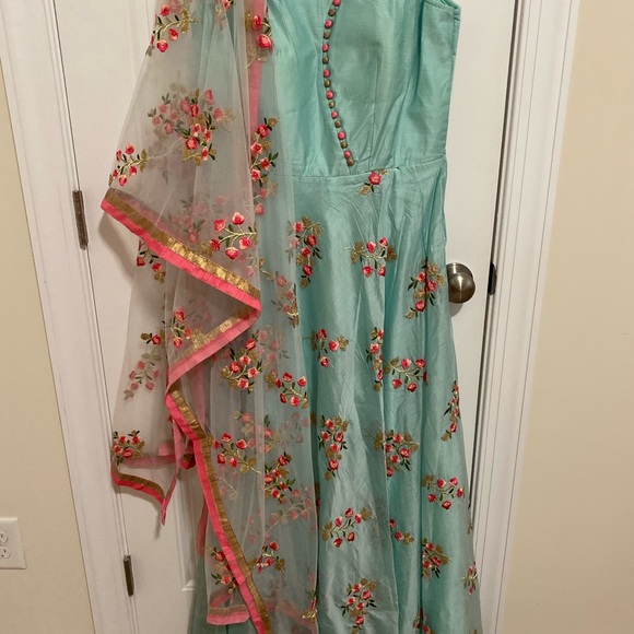 NEW Long gown with net scarf and legging - Picture 8 of 8